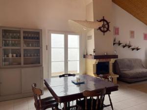Maison mitoyenne à Barbâtre près de la plage - 4 personnes - FR-1-823-149