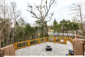 Honeycombs Suite with Hot Tub! Pigeon Forge TN