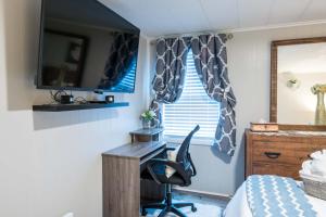 Honeycombs Suite with Hot Tub! Pigeon Forge TN