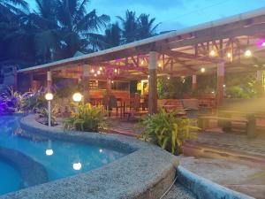 La Luna Beach Resort