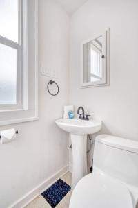 Stay Portland Collection - La Casa Burnside - Local Eateries, Shops, and Bars