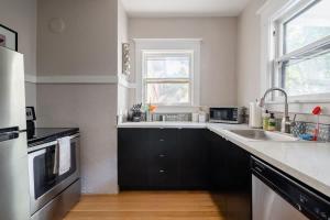 Stay Portland Collection - Sunnyside Wonderland- Coffee Shops, Bars & Parks