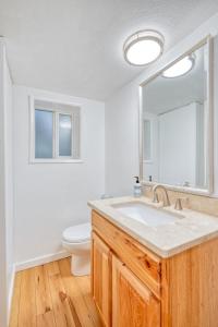 Stay Portland - Sandy Riverfront Mt Hood Cabin! 9 Queen Beds!