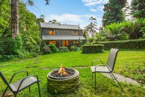 StayAU Luxury Candlewick Cottage in Dandenong