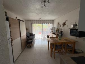 Appartements Les pieds dans l eau de Betty Ghisonaccia plage 50 m : photos des chambres