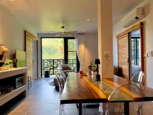 Kata Luxury Apartment Matriochka 2BR En-suite - 4hvězdičkové hotely ve městě Ban Kata