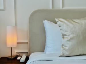 Venduras Homes -Grande Tower, Downtown Dubai, Burj Khalifa & Fountain Views