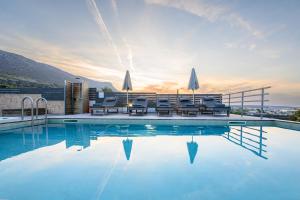 Queens Gem Luxury Villa - Heated Jacuzzi & Pool