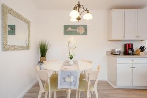 Charming Sonoma Cottage 2BD and 2BA Close to Plaza