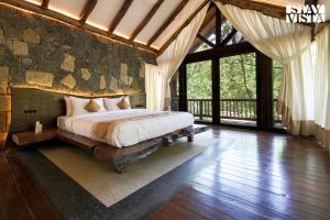 StayVista at The Forest Echoes with Pool, BBQ