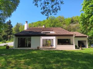 Maison de campagne avec lac privé