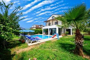Lorenzo- 4 Bedroom Holiday Villa in Hisaronu