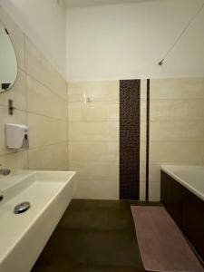 Midtown Apartments - Easy Check-in&Parking