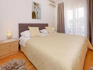 Sunshine Apartment Doda - Three Bedroom Apartment with Balcony and Sea View