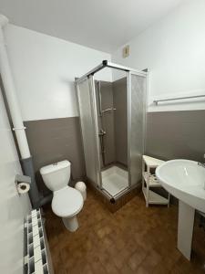 Hotels La Belle Charbonniere : photos des chambres