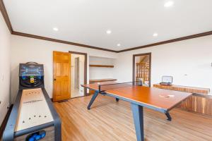 Beverly Hills 6BR Haven w Pool Hot Tub