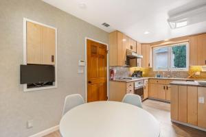 Beverly Hills 6BR Haven w Pool Hot Tub