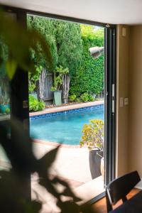 Beverly Hills 6BR Haven w Pool Hot Tub