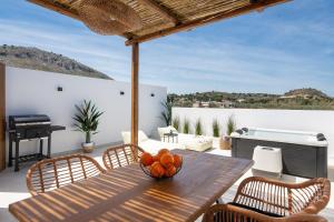 Onar -Quiet Luxury Suites with Private Jacuzzi-Ideal for Couples