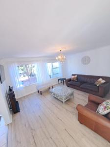 Stunning 3 Bedroom beach house in Bloubergstrand