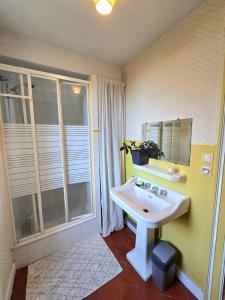 Maisons d'hotes Un chateau pour vos vacances IJ (10min/plage) : photos des chambres