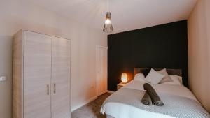 Charming 3 Bedroom Townhouse - Centrally Located