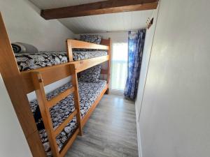 SANTOLINES : Charmante maisonnette avec piscine proche Etang