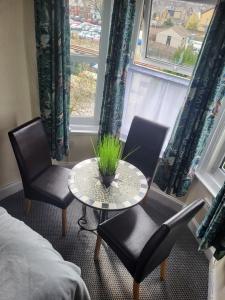 Station Guesthouse - Self entry via keypad inc parking