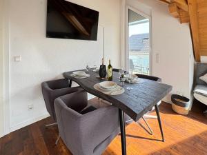 3 Zimmer Apartment, 110 qm, max 5 Personen, Balkon, Parkplatz, Internet 250 MBit