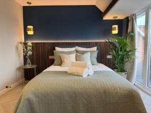 The Glamorous Chic Garden view Apart R4