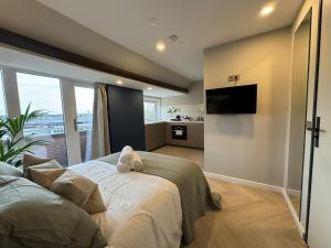 The Glamorous Chic Garden view Apart R4