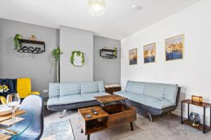 Stylish Birmingham Apartment For Groups, Family & Work