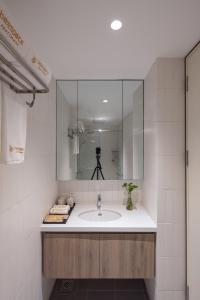 BeeSpace Coworking & Apartment