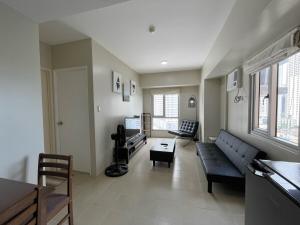1BR Avida San Lorenzo Condo w Parking WiFi Tower 2 in Makati City
