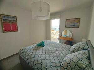 Appartements LE MILLESIME OLIVIER : Vue exceptionnelle sur la baie, appartement moderne avec une chambre et parking prive. : photos des chambres
