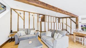 The Cote is a stunning rural barn beach 3 miles