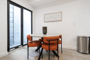 Unit 1 Stylish Studio with King Bed and Sofa Bed