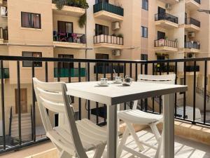 Modern Mediterranean 3 Bed, 2 Bath in St Pauls Bay - 5 Min Walk to Promenade, Beaches Nearby