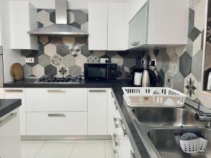 Modern Mediterranean 3 Bed, 2 Bath in St Pauls Bay - 5 Min Walk to Promenade, Beaches Nearby