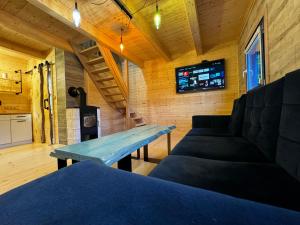 Modrá chata pod horou