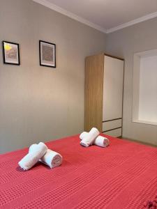 Cozy 2-Bath Apartment Near Fabrika