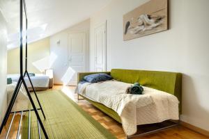 Large and cozy 2-level apartment