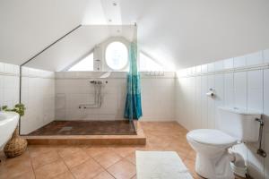 Large and cozy 2-level apartment