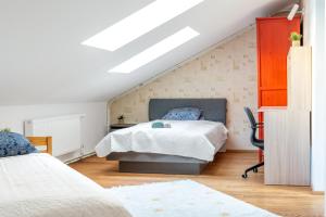 Large and cozy 2-level apartment