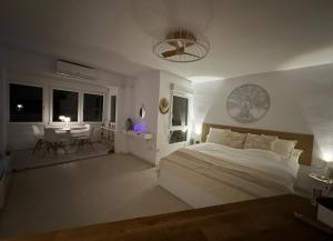 Apartment Perla Blanca mit Pool und Meerblick