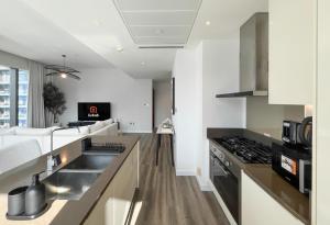 Livbnb - 2BR Apartment with Breathtaking Marina View