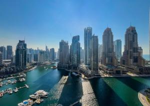 Livbnb - 2BR Apartment with Breathtaking Marina View