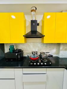 Divine India Service Apartment 3Bhk,J-267