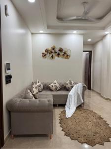 Divine India Service Apartment 3Bhk,J-267