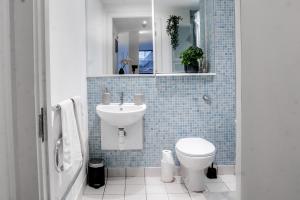 Cosy 2BR City Centre Balcony Near Victoria